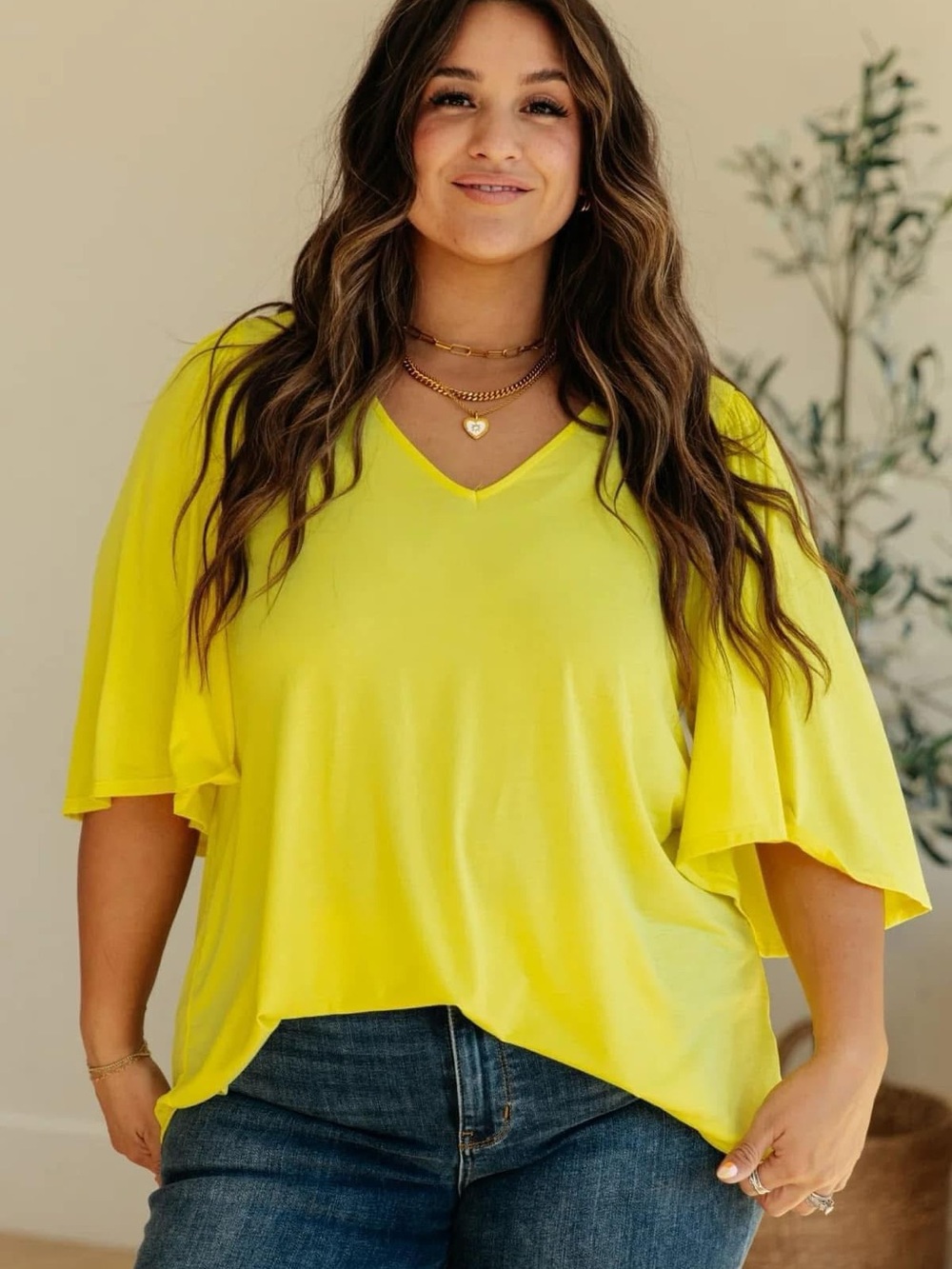 Dear Scarlett Neon Yellow V-Neck Flutter Sleeve Tunic Top Blouse NWT Size Small - Picture 4 of 4